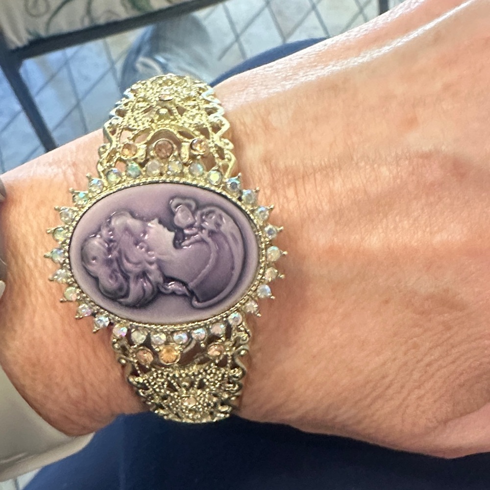Elegant Gold and Purple Cameo Bracelet